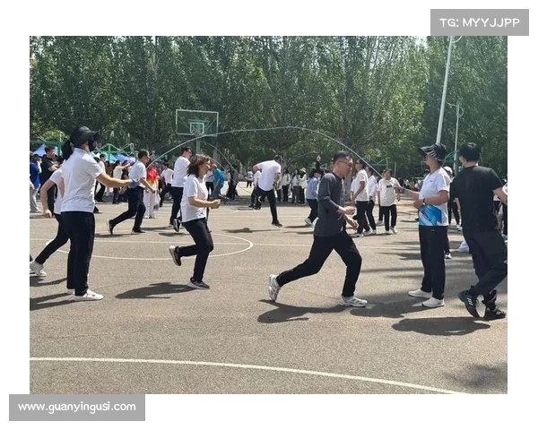 赛后花絮揭晓精彩瞬间 运动员背后的故事与赛场外的不为人知瞬间
