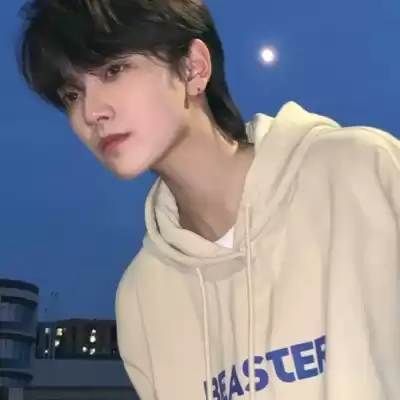 仰映容